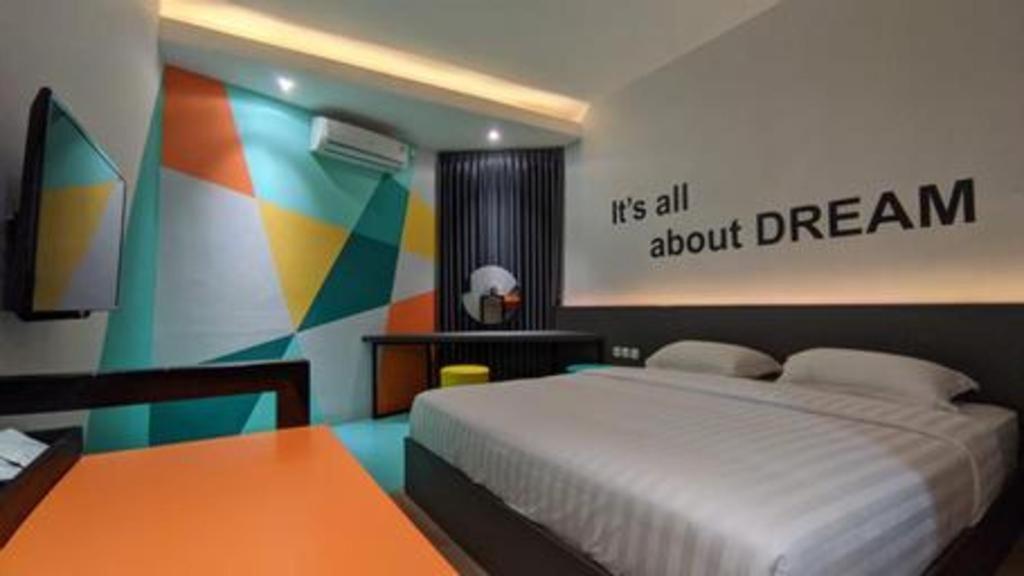 Alexander Hotel Tegal Exterior photo