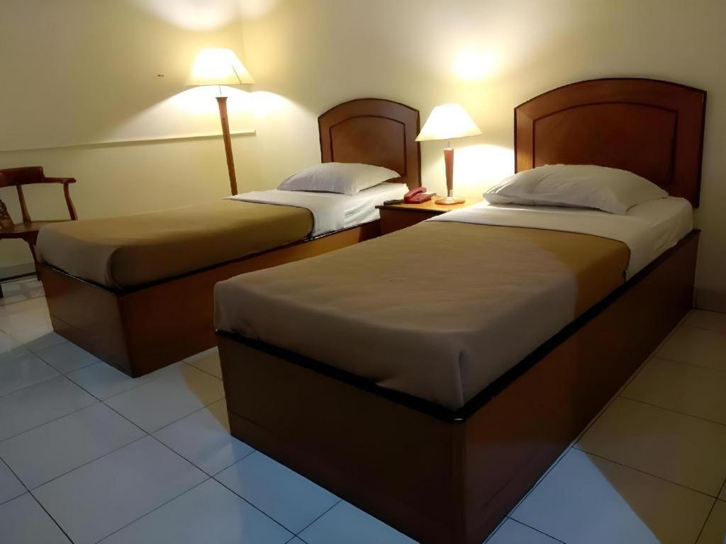 Alexander Hotel Tegal Exterior photo