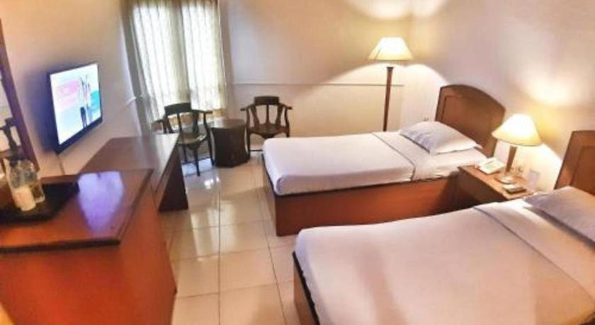 Alexander Hotel Tegal Exterior photo