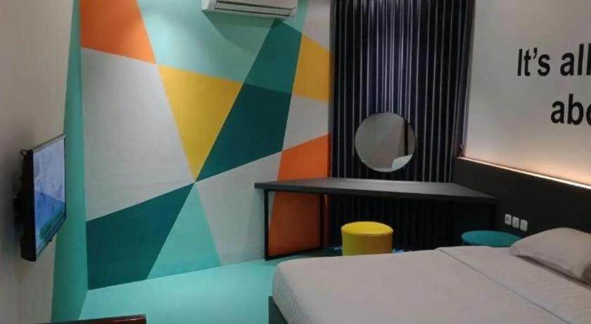 Alexander Hotel Tegal Exterior photo